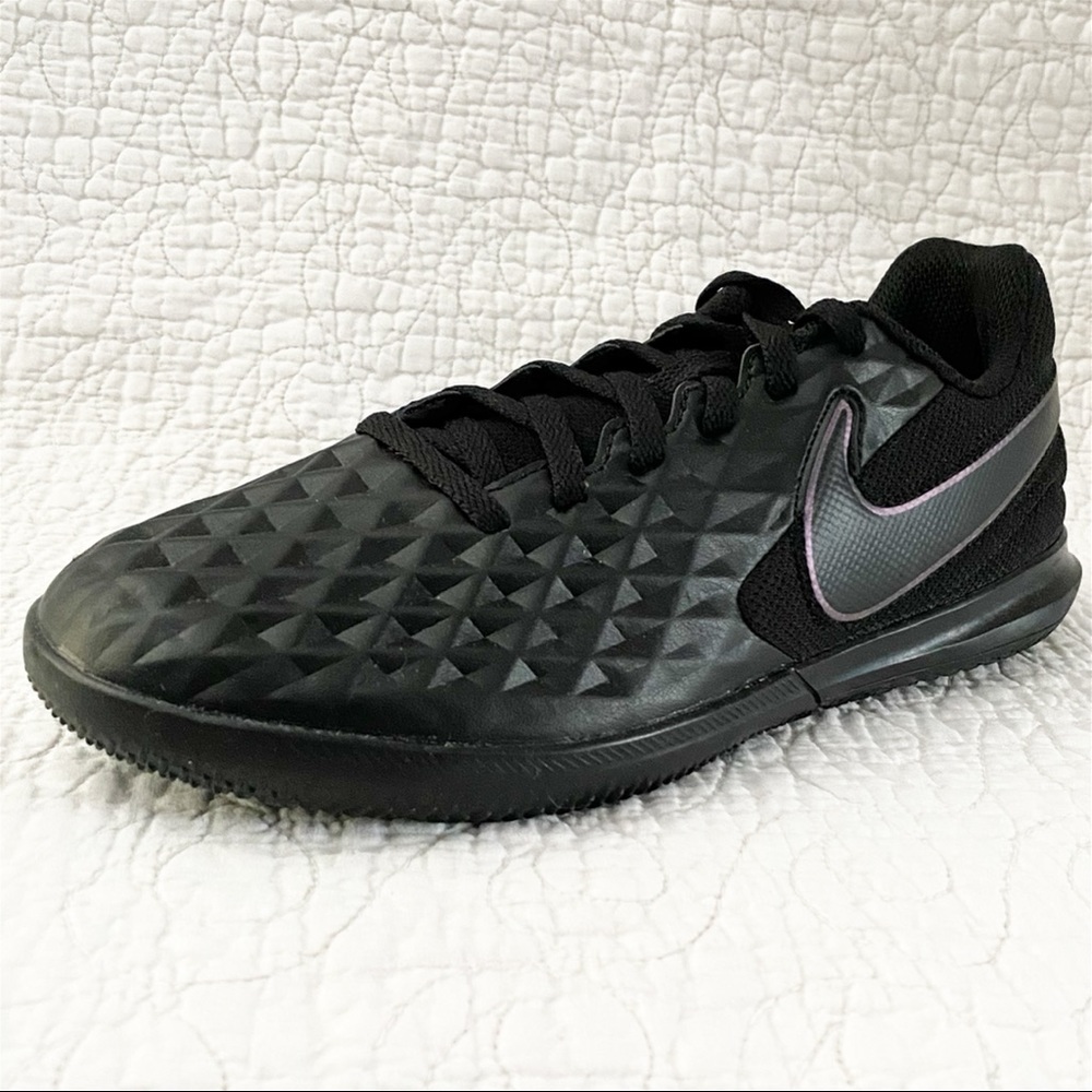 Nike Men's Legend 8 Club IC NWT